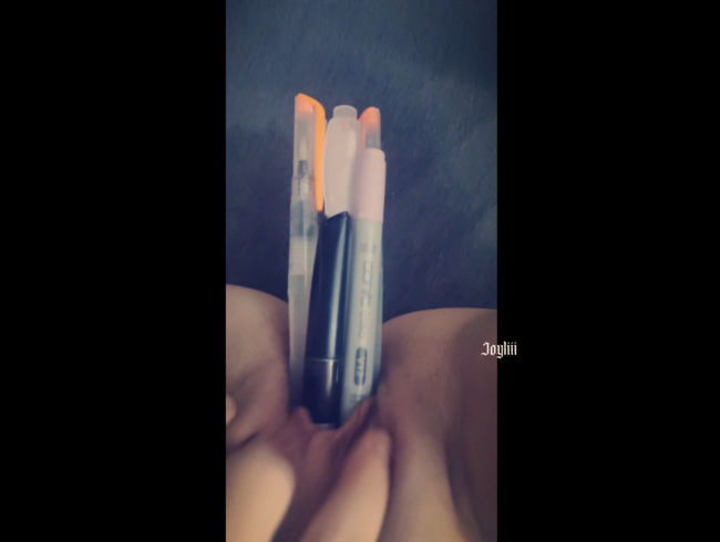 How many pens fit in my pussy?! – Joyiii