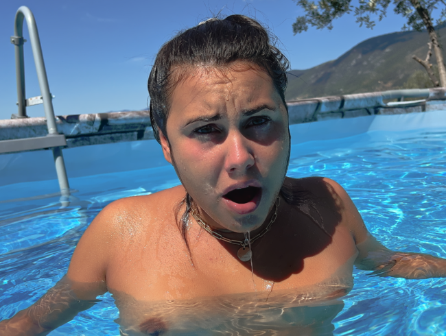 OMG! I HAVE to swallow so much water and SPERM! Horny tail blown underwater