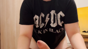 Rocker Bonnie Sucks Big Dick Before Concert