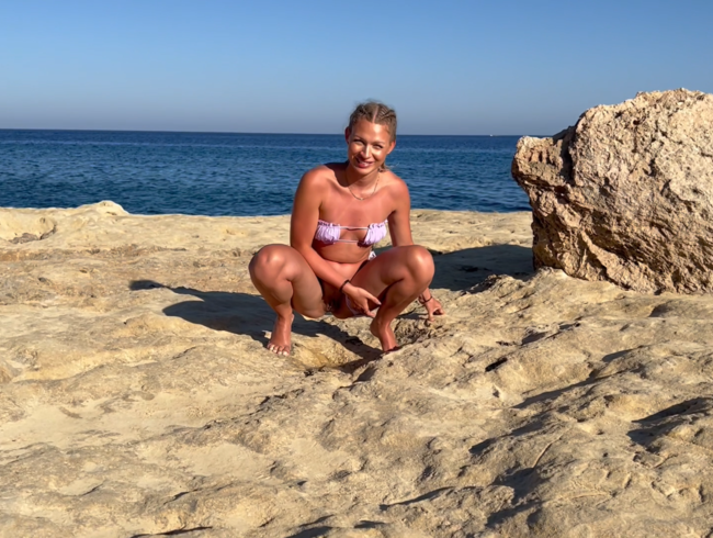 Sparkling holiday video found on mobile phone! Wet rock fruit