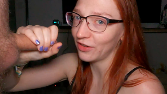 Am I really that bitch!? Packing boxes paid with a blowjob!