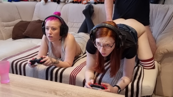 Bold !! Fucked by the stepbrother while Nika Zockt