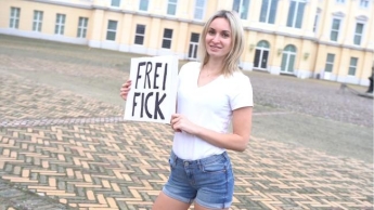 Free fuck distributed in Berlin!