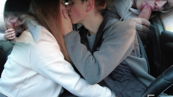 Juicy blowjob in the car! Are we caught ?!