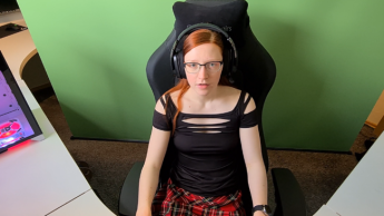 OMG! My stream is still on. Everyone could see it.
