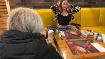 Spontaneously fucked by a fan in the restaurant! I offer myself as a sweet dessert!
