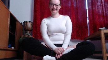 Streching escalates! I'll never become a ballerina like this …