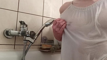 water test. Summer outfit put to the test