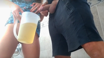 piss bath, stepDaddy fills the 5-liter We fill it together !!!!