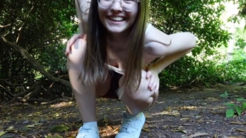 Outdoor pissing in the forest!