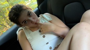 Eltern zuhause? Dann fickt mein Stiefbruder mich im Auto