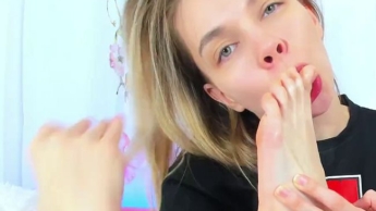 Feet And Toes Licking & Sucking