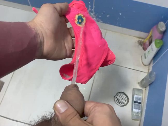 I pee in pink PANTIES with a flower