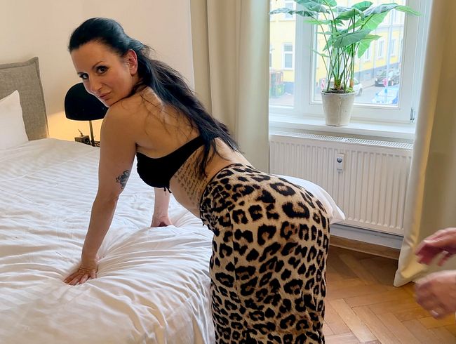 Stuff my MILF CUNT! Neighbor squirts the cum in…
