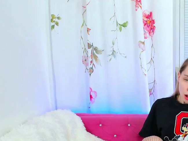 Stepbrother Helps Stepsister Beat Video Game With Vibrator