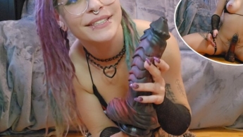 AWESOME!!! MONSTER DILDO FROM SPACE!!! THIS MIGHT HURT A LITTLE BIT