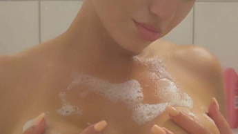 I feel very hot in the bath?