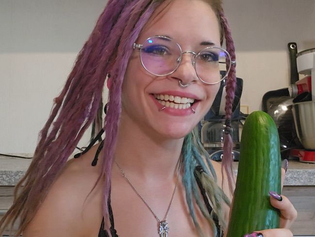 Toy vs. Vegetables | Youth Research Kitchen Experiment – Which Fucks Better?
