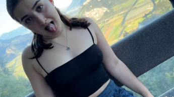 Cable car ride with a happy ending – forbidden sex in the gondola!