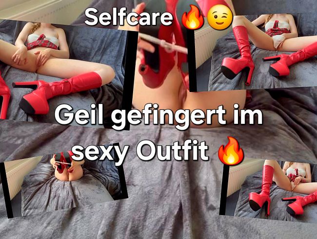 SB SOLO I’ll do it myself! Sexy schoolgirl and red boots