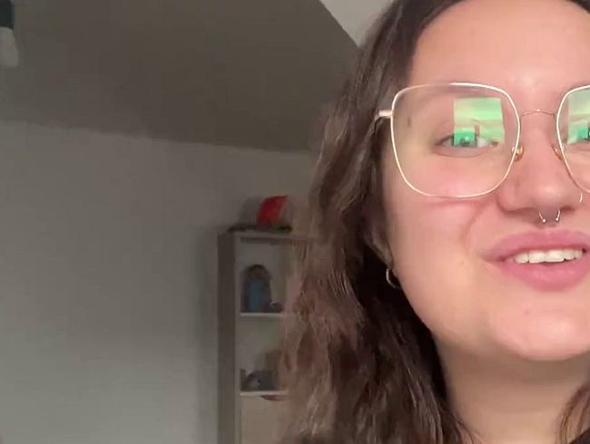 Hotxluna introduces herself briefly xoxo ?