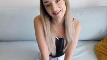 New introduction: 19-year-old braces-wearing teen at her first casting call