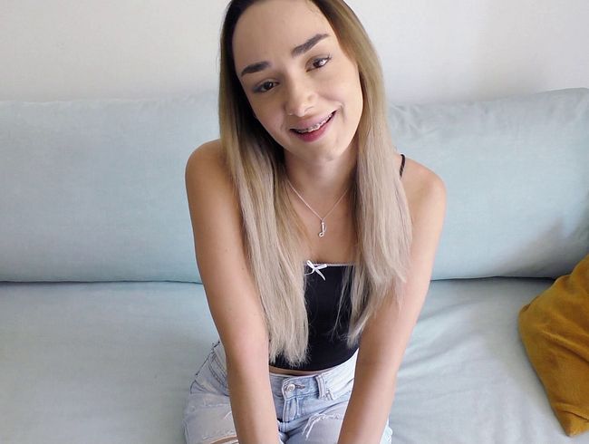 New introduction: 19-year-old braces-wearing teen at her first casting call