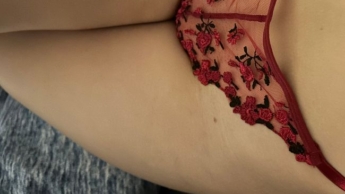 19-year-old fingers her wet, tight pussy in front of a camera for the first time