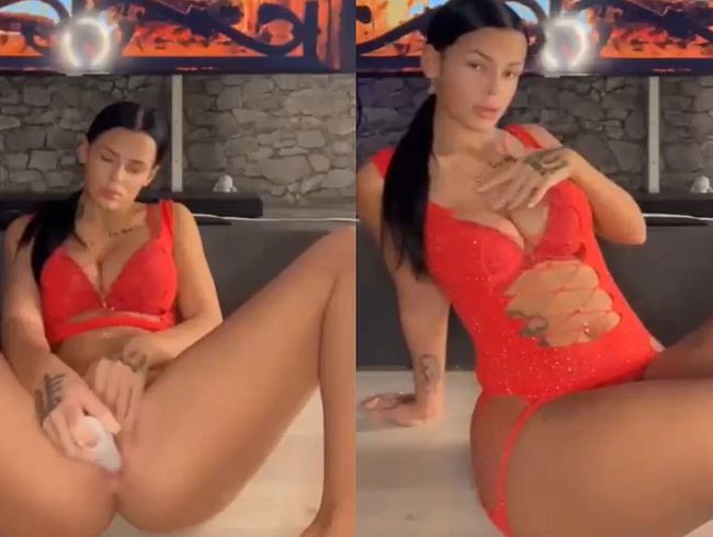 I am your dirtiest Christmas present!