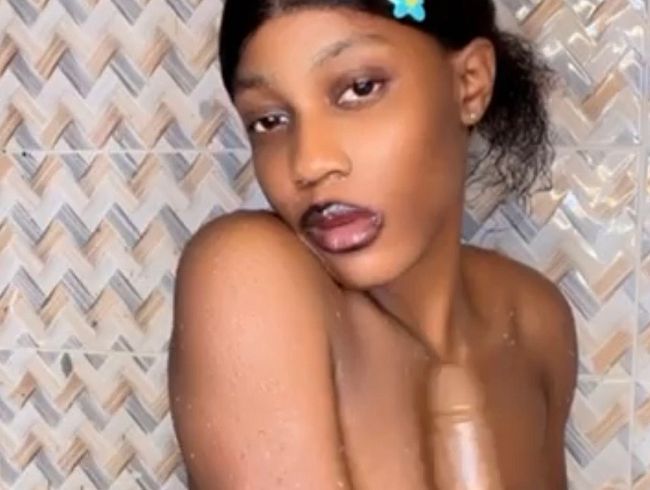 Come take a golden shower with me ???