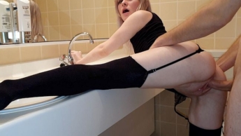 My first time having sex in a hotel!!