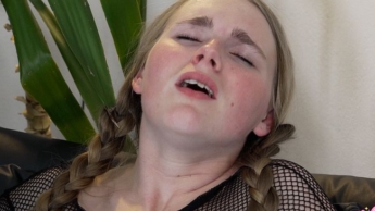 OH YES, I’M COMING!!! – Lucy Dream – amazing orgasm