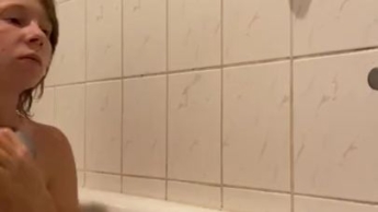 Secretly observed in the bathtub