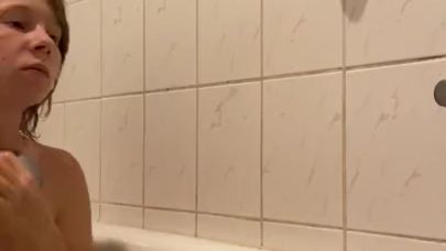 Secretly observed in the bathtub