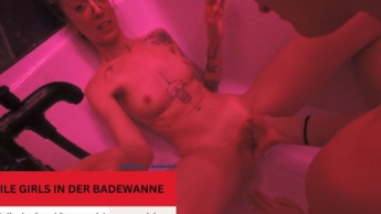 2 hot girls in the bathtub – Julie is really spoiling me?